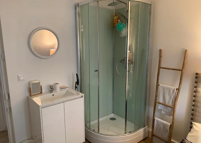 A 2 Pas De La アパート